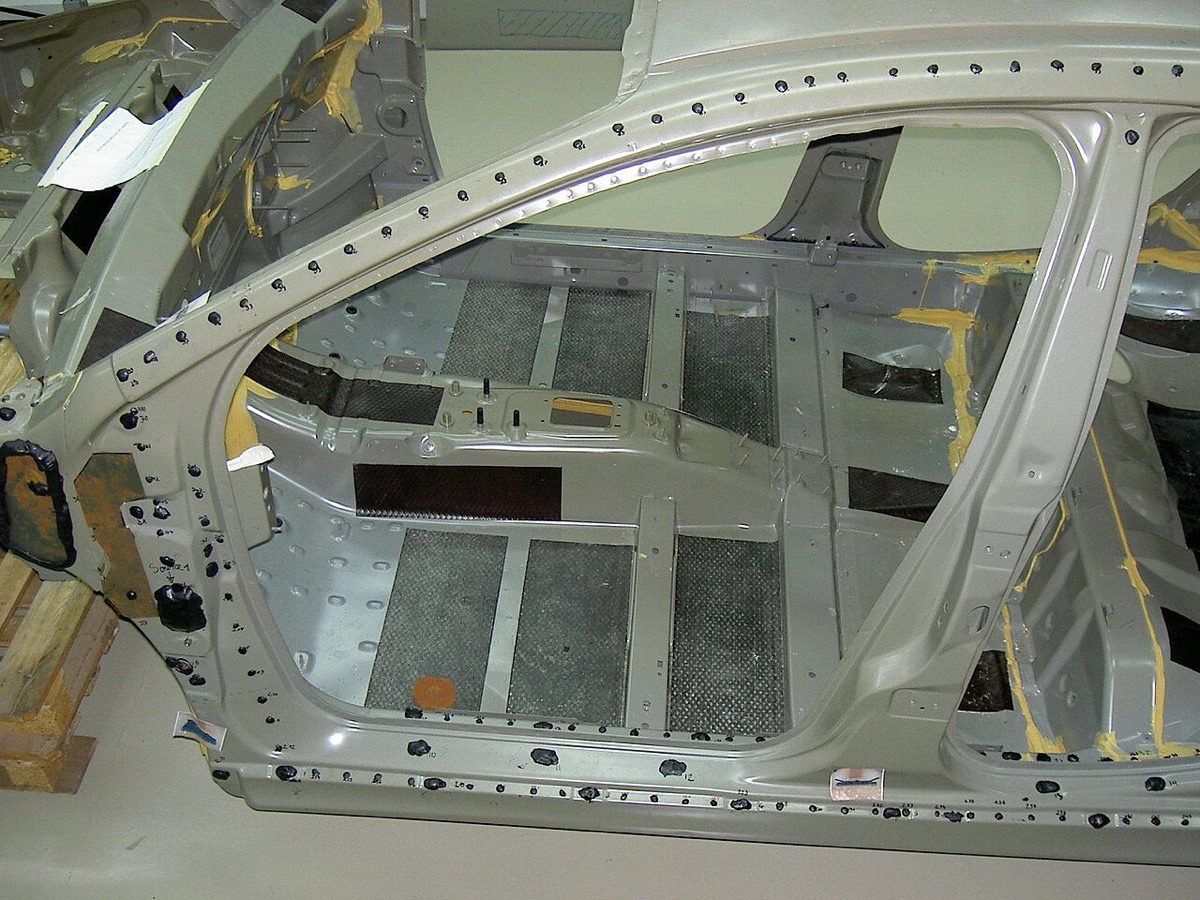 Металлическая конструкция кузова автомобиля